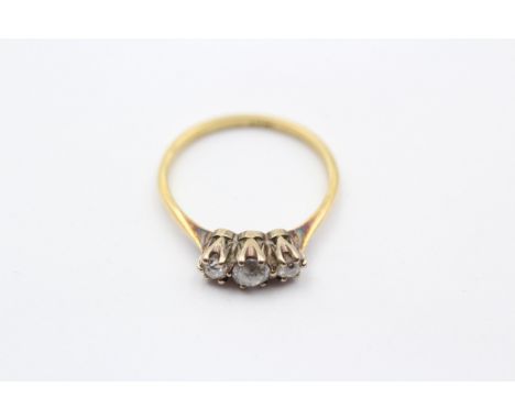 A vintage 18ct gold three stone old cut diamond ring, approximately 0.40cts total, estimated H/I, VS1, P, 2.7gm 