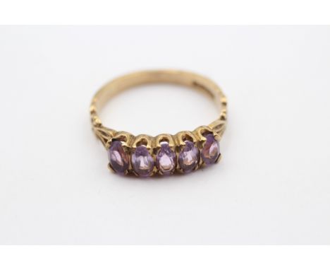 A vintage 9ct gold and amethyst five stone ring, O, 2.5gm 