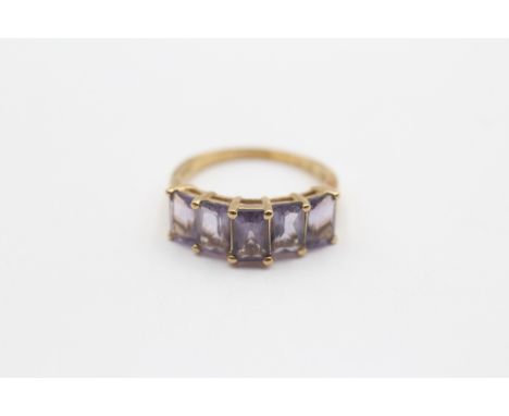 A 9ct gold and purple gemstone set ring, M, 2.5gm 