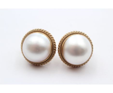 A pair of 9ct gold and 13 mm Mabe pearl ear clips, 8.6gm 