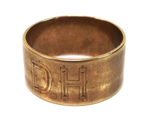 An 18ct gold band, engraved with a calla lily and 'D.H', size R, 6.1g. 