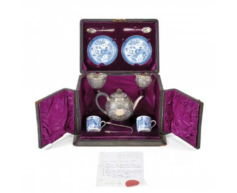 SILVER AND PORCELAIN TEA SET England, second half of 19th Century Comprising two Spode Copeland blue and white chinoiserie po