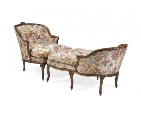 DUCHESSE BRISÉE Piedmont, 18th Century Resting sofa formed by a large walnut shaped bergère armchair with footrest, upholster