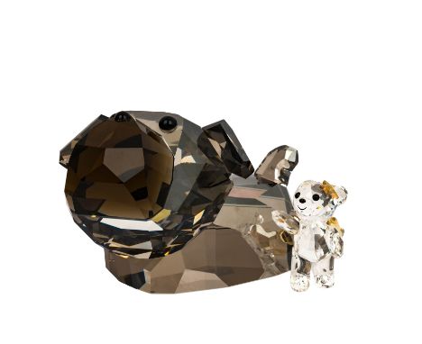 SWAROVSKI 2 Figuren 'Hund' und 'Kris Bär', 21. Jh. Hund (H. ca. 7 cm) und Kris Bär als Engel (H. ca. 4), gemarkt. Ohne Origin