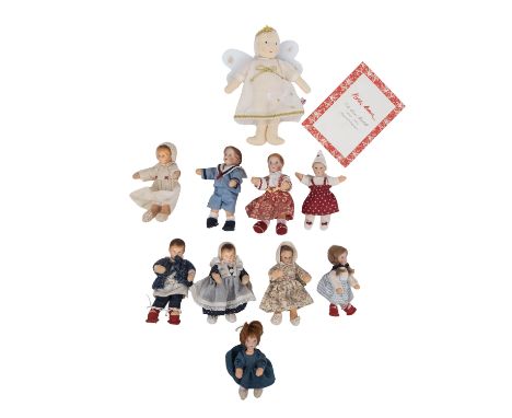 KÄTHE KRUSE 10-tlg Konvolut Puppenstubenpuppen und Engel, 2000/2010er Jahre, darunter 1 Weihnachtsengel aus Stoff, inkl. Zert