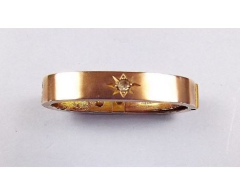 A Victorian 9 carat gold scarf clip set chip diamond