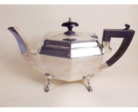 A 1930's silver teapot Birmingham 1946, 640g
