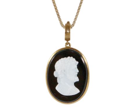 Friedrich Binder Mönsheim.: 750 Gelbgold Kette, (50 cm. Gew. 5,86 g.), Anhänger mit Onyx und geschnittenem Portrait des Kaise