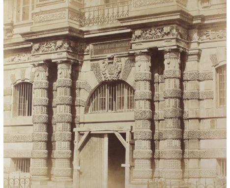 Bisson Frères.: Paris. Frühe Photographie der berühmten Gebrüder Bisson mit Detail des Portals der "Bibliothèque Impériale du