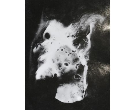 Ubac, Raoul: (1910 - 1985). L'envers de la face. Silbergelatineabzug (1939) Ca. 25,8 x 18,8 cm, Blgr. 30,5 x 23,8 cm. Origina