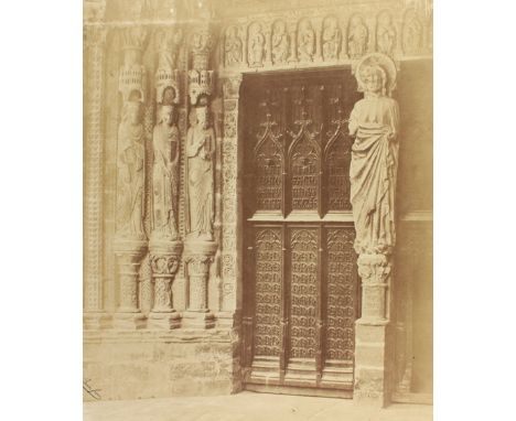Bisson Frères.: Paris. Frühe Photographie der berühmten Gebrüder Bisson mit Detail des Portals der Kirche "Notre Dame". Paris