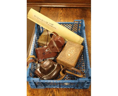 A TRAY OF ASSORTED COLLECTABLES TO INCLUDE A LIGHTERS, 'BENCINI MILANO COMET S' CAMERA, ANOTHER VINTAGE CAMERA ETC.