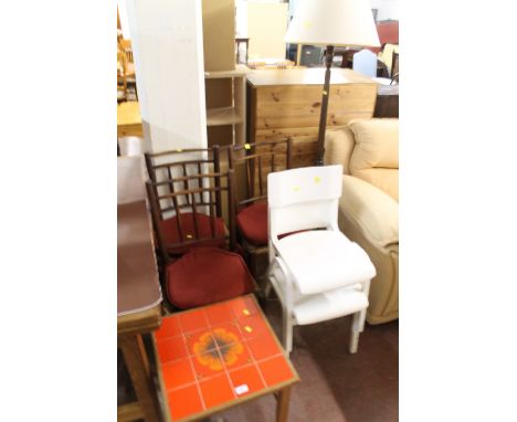 A QUANTITY OF ASSORTED HOUSEHOLD FURNITURE TO INCLUDE A STANDARD LAMP, THREE CHAIRS, TILE TOP TABLE ETC. (10)