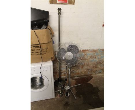 A FLOOR STANDING FAN TOGETHER WITH TWO 10K DUMBBELLS AND A STANDARD LAMP  (H/C)