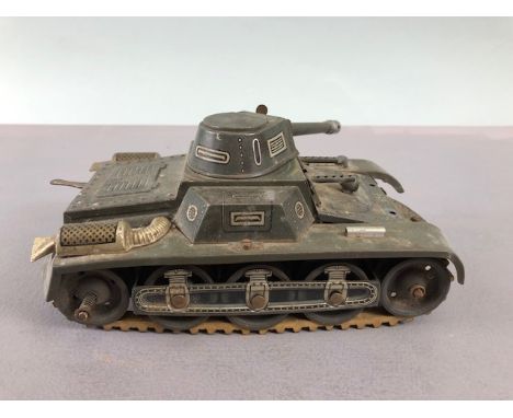 Vintage Toys, Pre war German tin plate clockwork tank marked Gescha Patent, with associated key,  approximately 18cm long , A