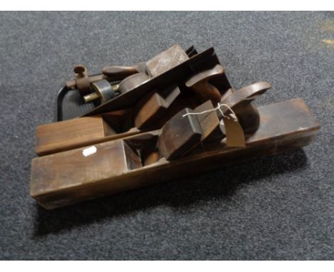 A tray of vintage wood working tools, block plane, mallet etc 