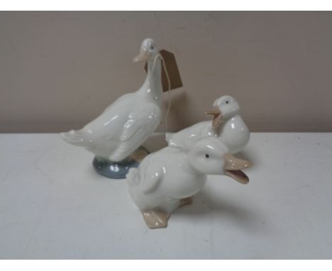 Three Nao figures - Geese 