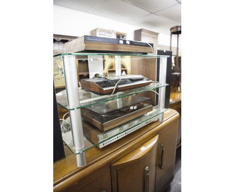 BANG AND OLUFSEN STEREO SYSTEM WITH BEOCORD 2200 DOLBY SYSTEMS, TAPE DECK, TURNTABLE, TUNER AND AMPLIFIER AND A PAIR OF LOUDS