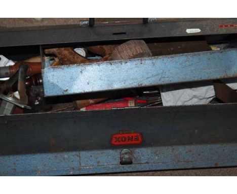LOT OF VINTAGE TOOLS
contained within a metal toolbox 