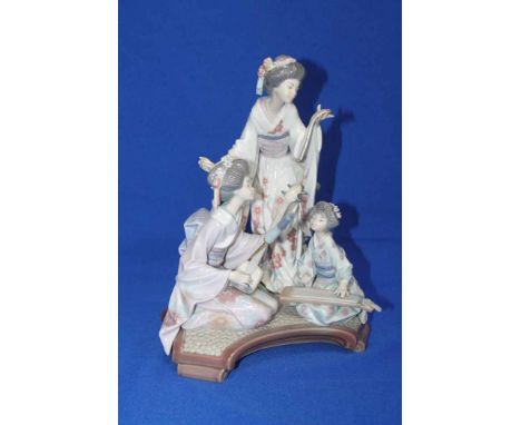 LLADRO GROUP OF THREE GEISHA PLAYING MUSICAL INSTRUMENTS