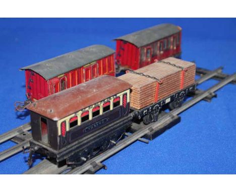 LOT OF HORNBY O GUAGE RAILWAY ITEMS
including guards van, Pullman car, passenger and goods wagons also a group of track (quan