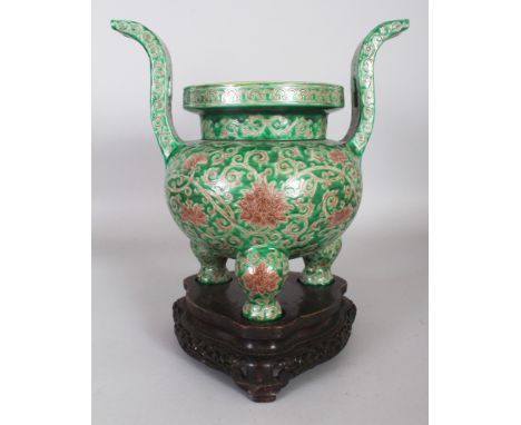 A LARGE GOOD QUALITY CHINESE MING STYLE GREEN & AUBERGINE GLAZED PORCELAIN TRIPOD CENSER, together with a fitted wood stand, 