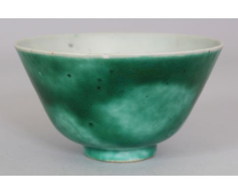 A 19TH/20TH CENTURY CHINESE GREEN GLAZED PORCELAIN TEA BOWL, the base with a seal mark in iron-red, 4in diameter & 2.2in high