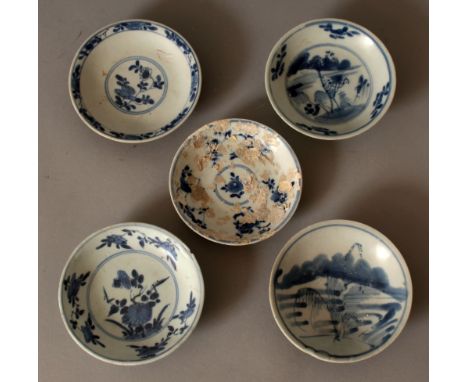 A GROUP OF FIVE VARIOUS CHINESE KANGXI PERIOD SHIPWRECK BLUE & WHITE PORCELAIN SAUCERS, various designs and sizes, the larges