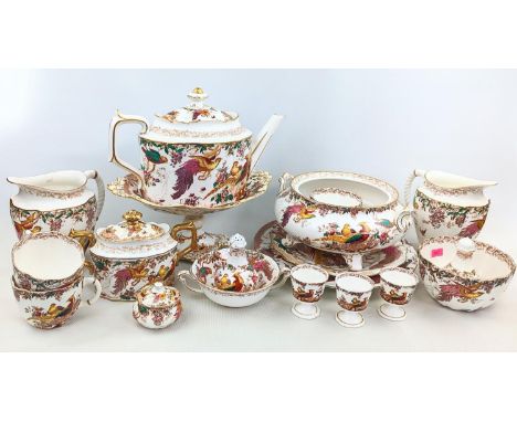 A Royal Crown Derby Olde Avesbury Bone China pattern part dinner and tea service, comprising teacups, saucers, side plates, d