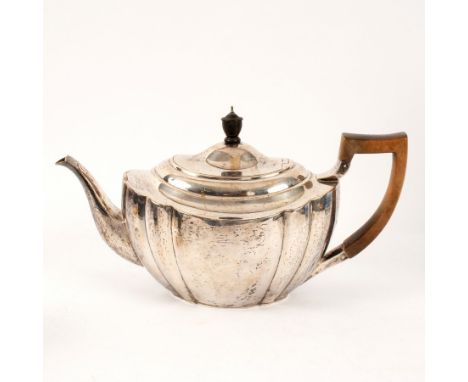 A Victorian silver teapot, Barnard Bros., London 1897, of shaped oval form, gross weight 595gm