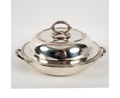 A silver circular vegetable dish and cover, Mappin &amp; Webb, Sheffield 1919, with three division liner and strainer, 24cm d