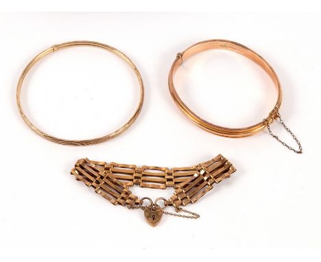 A 9ct gold gate link bracelet with heart-shaped padlock clasp and two 9ct gold bangles, approximately 20.1gm