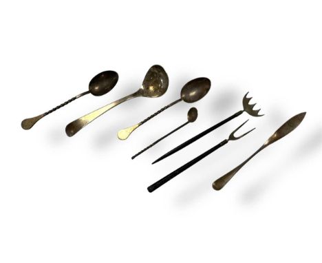 Robert Welch, a mixed group of silver flatware, to include: two teaspoons and salt spoon with twisted stems, hallmarked for L