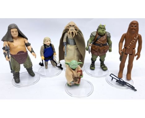 Kenner Star Wars assortment of vintage action figures. Good to good plusYoda is missing his snake. Figures have signs of play