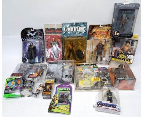 Assortment of Action Figures including Warlord Kabur, Planet Terror, Puppet Master, Spawn, Bruce Lee in mixed lot. Fair to go