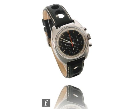 A gentleman's stainless steel Omega Seamaster chronograph wrist watch ref 145.006-66 with batons and three subsidiary dials t