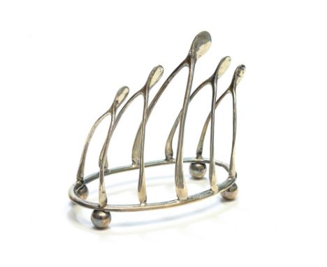 An Edwardian novelty silver toast rack, each divider in the form of a wishbone, William Hutton and Sons, Birmingham 1907, 9cm