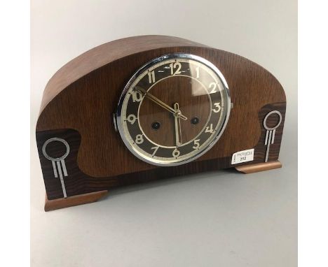 EARLY 20TH CENTURY OAK CASED MANTEL CLOCK, 21cm high