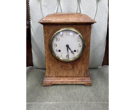 EARLY 20TH CENTURY OAK CASED MANTEL CLOCK, 32cm high