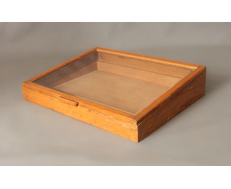 A mid-20th century light oak table top display cabinet or vitrine - the slope-front with hinged lid with bevelled glass. (LWH