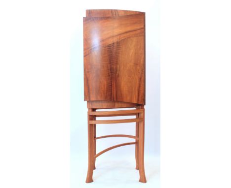 A fine quality bespoke modernist English walnut, burr walnut and ebony drinks cabinet by the cabinet maker Derek Elliott - th