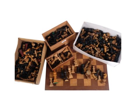 A large quantity of loose and unassociated turned wood chess pieces, and a hardwood chessboard 