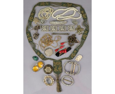A 19th century tortoiseshell &amp; gold piquet-work circular brooch (lacking pin) &amp; pair of ditto inter-linked circle pen