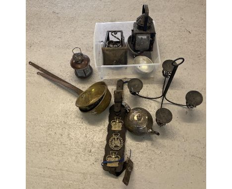 A box of mixed metal ware items. To include: long handled jam pans, horse brasses, silver plated teapot and a lamp. 