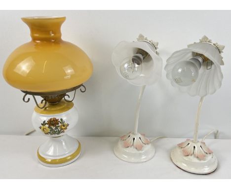 3 vintage table lamps to include a pair of metal based bedside lamps of floral design with glass shades, approx. 33cm tall. 