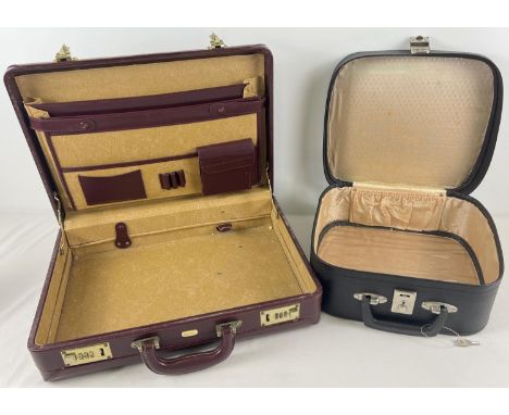 At Auction: A Leather Mid Century Doctors Gladstone Bag