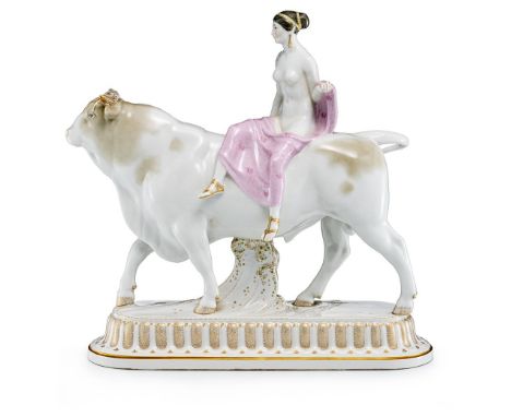 Amberg, AdolphBraut als Europa auf dem Stier  KPM Berlin, um 1910 Sparsam farbig und mit Gold bemalt, am Schmuck und an der W