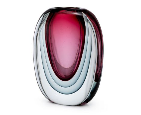 Vase "Sommerso"  Luigi Onesto, Murano, um 1998 Farbloses, rauchblaues und auberginefarbenes Überfangglas. Gerundete, beidseit