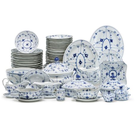 Großes Speiseservice "Musselmalet Gerippt"  Royal Copenhagen Unterglasurdekor. 20 Speiseteller D. 25,4 cm, 10 tiefe Teller, 2