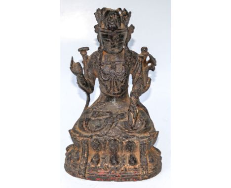 Sitzender Bodhisattva Avalokitesvara  China, 17./18. Jh.  Bronze, mit Resten von vergoldetem Lacküberzug. Auf doppeltem Lotos